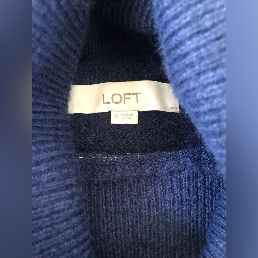 LOFT Women’s M Navy Blue & Silver Striped Turtleneck Sweater w/Puffed Sleeves - Picture 4 of 8